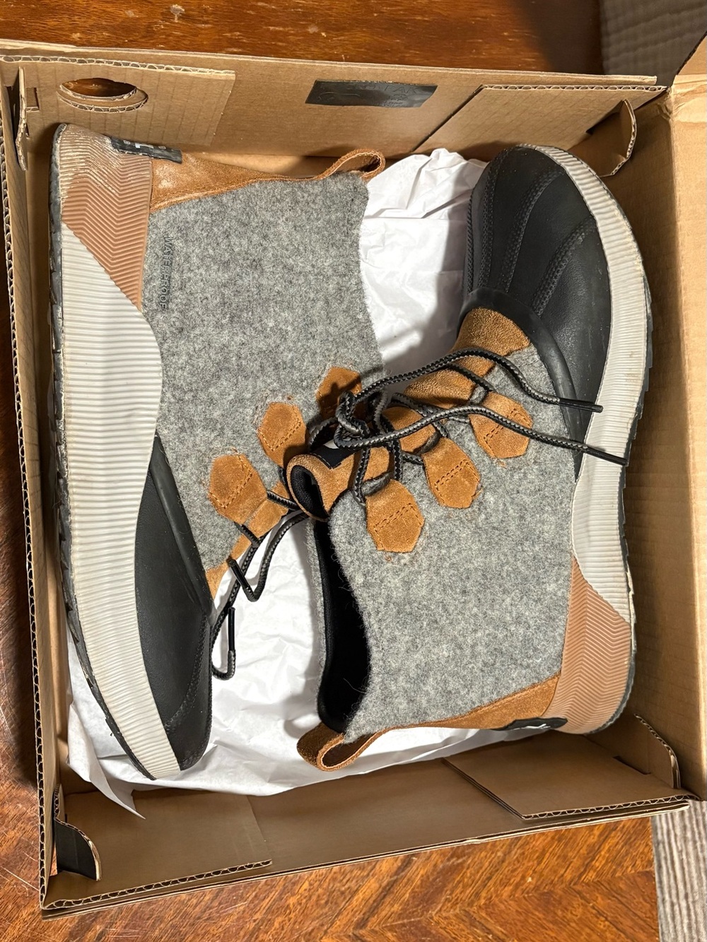 Sorel Women's Gray Felt and Brown Suede Lace-Up Winter Boots